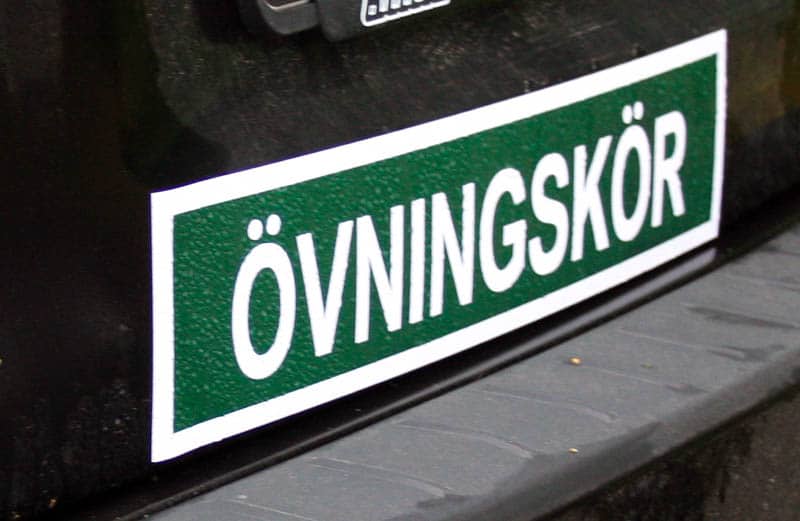 تعليم السياقة في السويد على موقع السويد الآن SwedNu